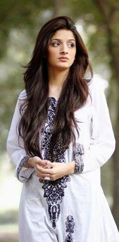 76475 10151200003554263 1414580661 n Mohabbat waqt ke be-rahem toofan se nahi darti